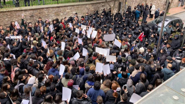 Beyazıt'taki 19 Mart eylemlerinde polis barikatını aşan 8 kişi beraat etti