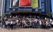Buca Belediyesi'nde işçiler alacakları için iş bıraktı
