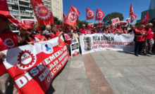 DİSK’ten Cevahir AVM önünde eylem: Pula dönen emekli ikramiyesini kabul etmiyoruz!