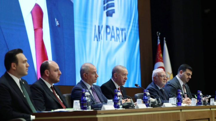 AKP'nin yeni anayasa komisyonu ilk kez toplanıyor