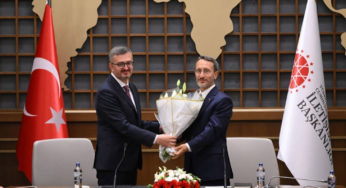Fahrettin Altun görevi devretti