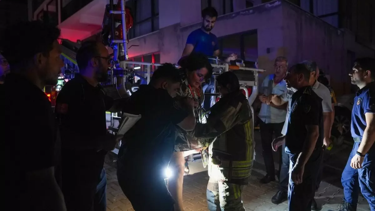Ankara'da bir sitedeki binada çıkan yangında 3 kişi hayatını kaybetti