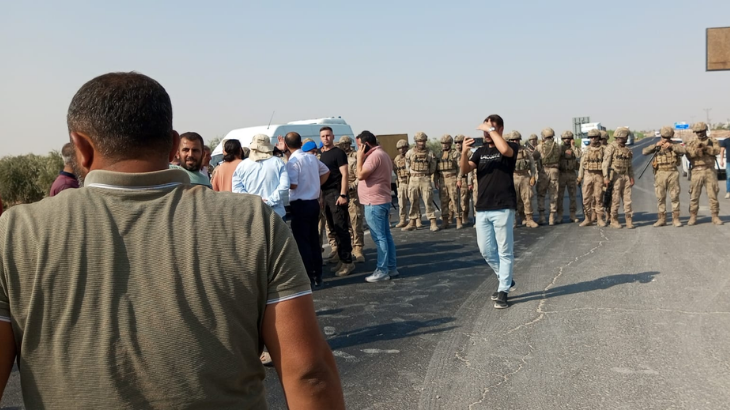 Şanlıurfa’da çiftçiler Gaziantep yolunu kapatarak eylem yaptı: Fatura çiftçiye kesilmesin
