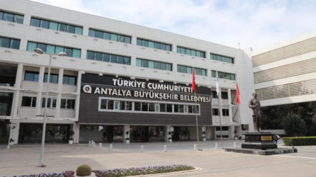 Antalya Büyükşehir Belediyesi'nde 17 kişi gözaltına alındı