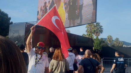 Fransa Bisiklet Turu'nda Türk bayrağı açan sporsever gözaltına alındı