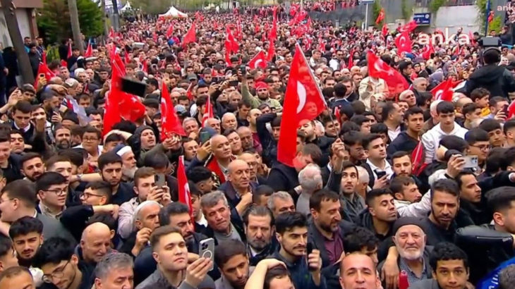 Erdoğan konuşurken pankart açan işçiye iki dava birden