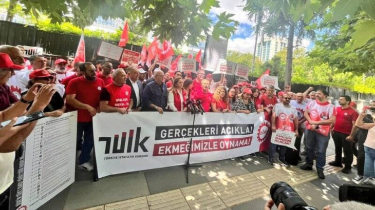 DİSK’ten TÜİK önünde protesto: Bu bir rakam kavgası değil, ekmek kavgası!
