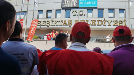 Beşiktaş Belediyesi'nde ücretini alamayan işçiler iş bıraktı