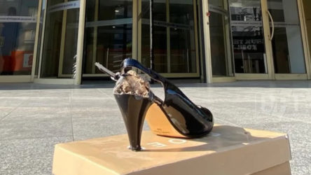 Çerçioğlu'na 'topuklu ayakkabı' protestosu