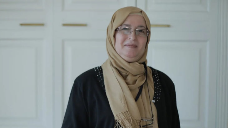 Yazar Berrin Sönmez, Diyanet'in tartışmalı hutbesi sonrası başörtüsünü çıkarma kararı aldı