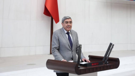 AKP'li vekile 'çuval çuval' ihale yağdı