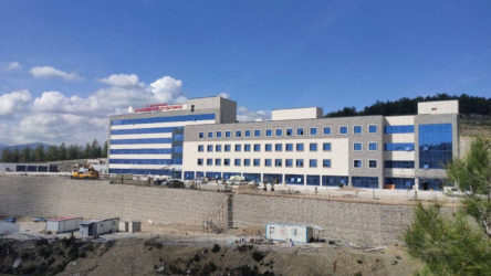 Muğla'da milyonlarca liralık 11 diyaliz cihazı çürümeye terk edilmiş