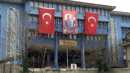 Laik eğitim hedefte: Karma eğitim temel ilkesi, 'tek kız ortaokulu' ile tartışmaya açılıyor