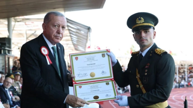 Harp okulları mezuniyet töreninde dizi müziği çalındı