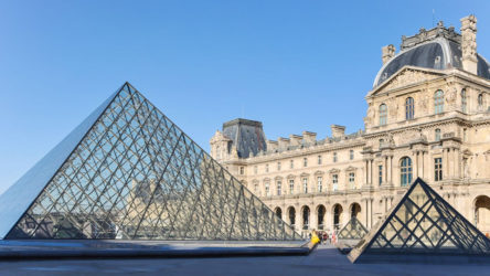 Louvre Müzesi'ndeki yedi dakika süren soyguna ilişkin Macron'dan açıklama