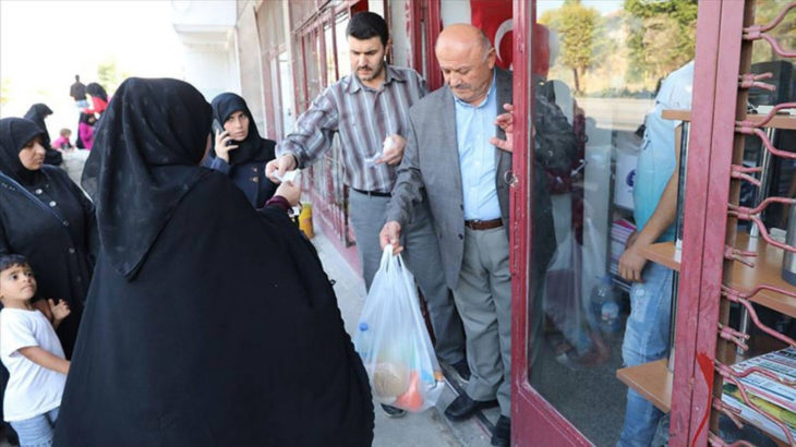 'Mültecilere yardım' mağazasının sahibi istismardan tutuklandı