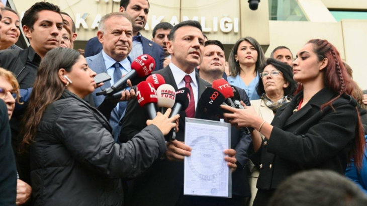 Özgür Çelik mazbatasını aldı