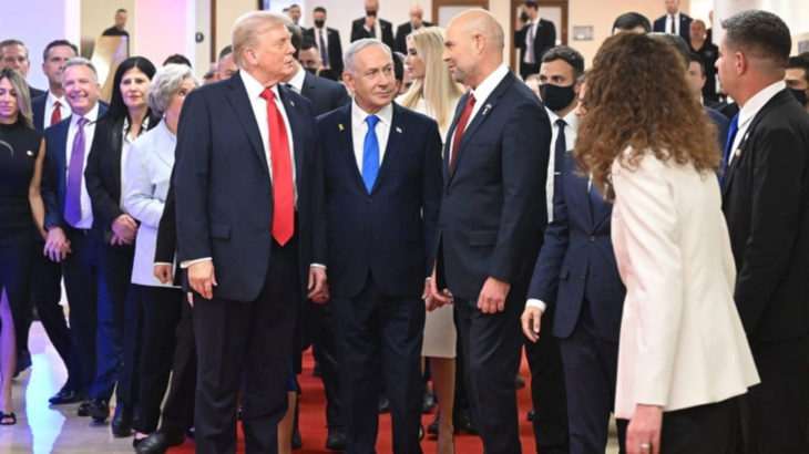 Trump, İsrail Meclisi'nde konuşurken protesto edildi