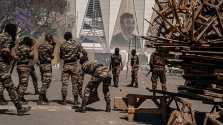 Madagaskar'da ordu yönetime el koydu