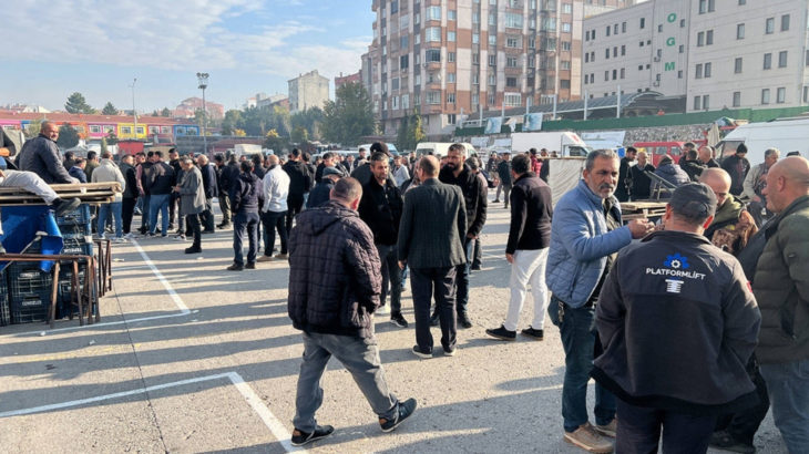 AKP'li Belediye Başkanı ve esnaf arasında gerginlik
