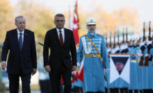 Erdoğan, Erhürman'ı resmi törenle karşıladı