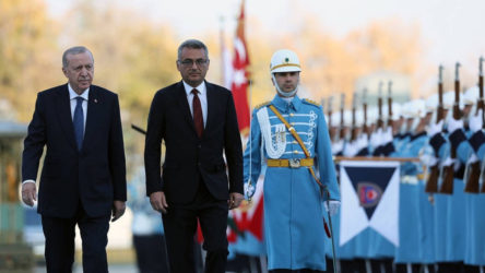 Erdoğan, Erhürman'ı resmi törenle karşıladı