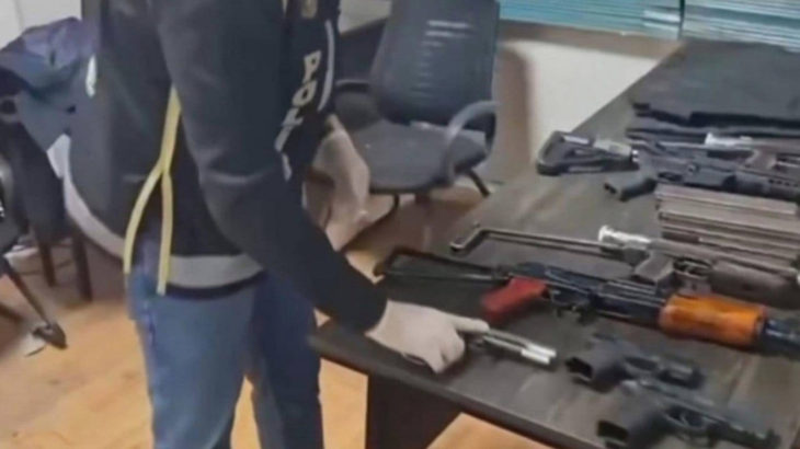 Daltonlar çete liderinin doğum gününü kutlayan 2'si çocuk 8 kişi gözaltına alındı