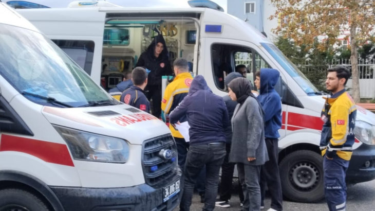 Kızılay lokum dağıttı, öğrenciler zehirlenme şüphesiyle hastaneye kaldırıldı