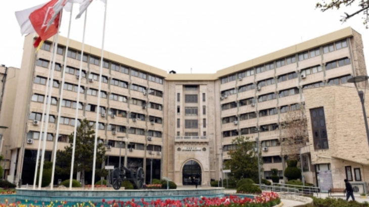 AKP'li belediye 44,9 milyonu çöpe attı