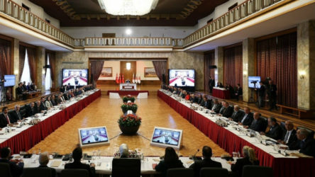 Numan Kurtulmuş, komisyon toplantısı öncesinde grup başkanvekilleri ile görüşecek