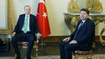 Bakan Tunç'tan Erdoğan'a övgüler: Ülkemizi yüksek standartlı bir demokrasiye kavuşturdunuz