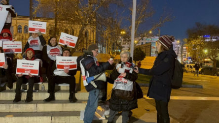 Emekliler yılbaşına oturma eylemiyle girdi: İnsanca bir yaşam istiyoruz!