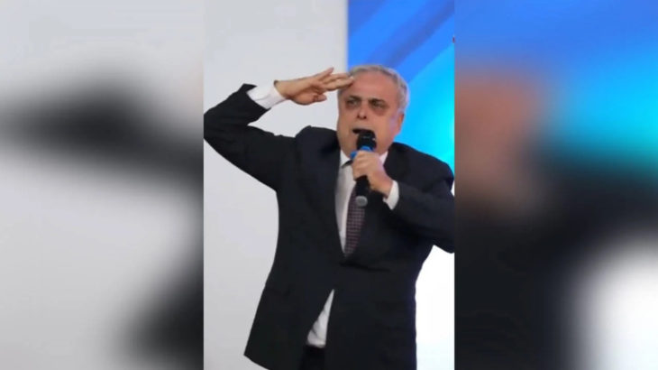 CHP'den AKP'ye geçen Hasan Ufuk Çakır hızını alamayıp Erdoğan'ın fotoğrafını selamladı