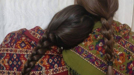 Saç örgüsü kampanyasına katılan hemşire gözaltında