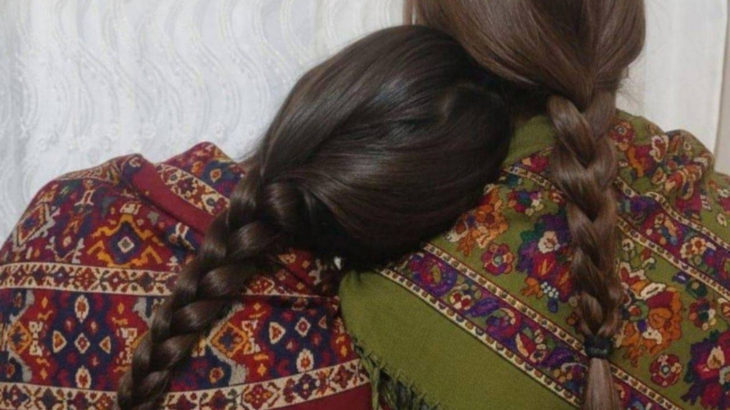 Saç örgüsü kampanyasına katılan hemşire gözaltında