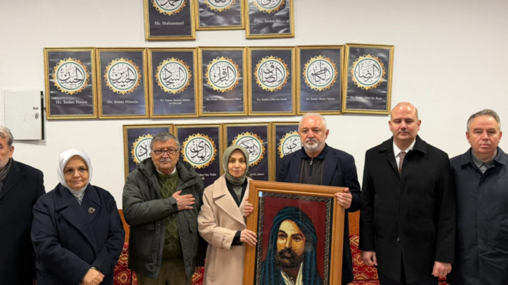 Alevilerle ilgili sözleriyle tepki çeken AKP'li Leyla Şahin Hz. Ali portresiyle poz verdi