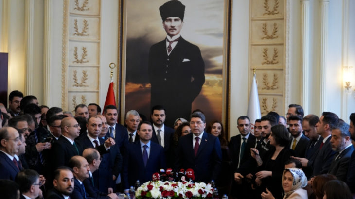 İBB soruşturmasında tutukluluk kararı veren hakim, Gürlek'in arkasında poz verdi