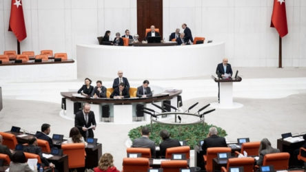 TBMM'deki deprem oturumuna sadece 45 milletvekili katıldı