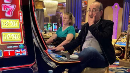 Yüksek maaş iddialarıyla gündeme gelen Tez Koop-İş yöneticilerinin kumarhane görüntüleri çıktı