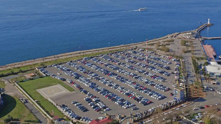 Yerine cami yapılması kararı verilen Kadıköy sahildeki otopark gece yarısı kapatıldı