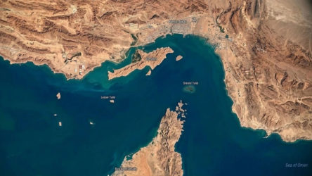 İran, Hürmüz Boğazı'ndan geçen gemilerden ücret alacak