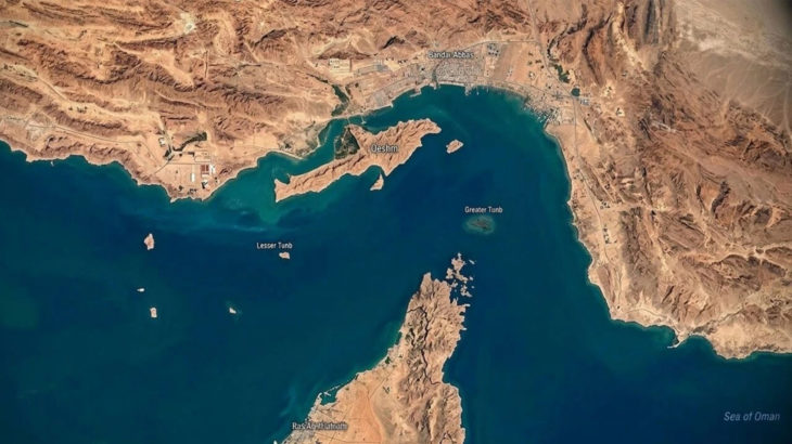 İran, Hürmüz Boğazı'ndan geçen gemilerden ücret alacak