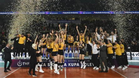 Kadınlar Kupa Voley'de şampiyon Vakıfbank oldu