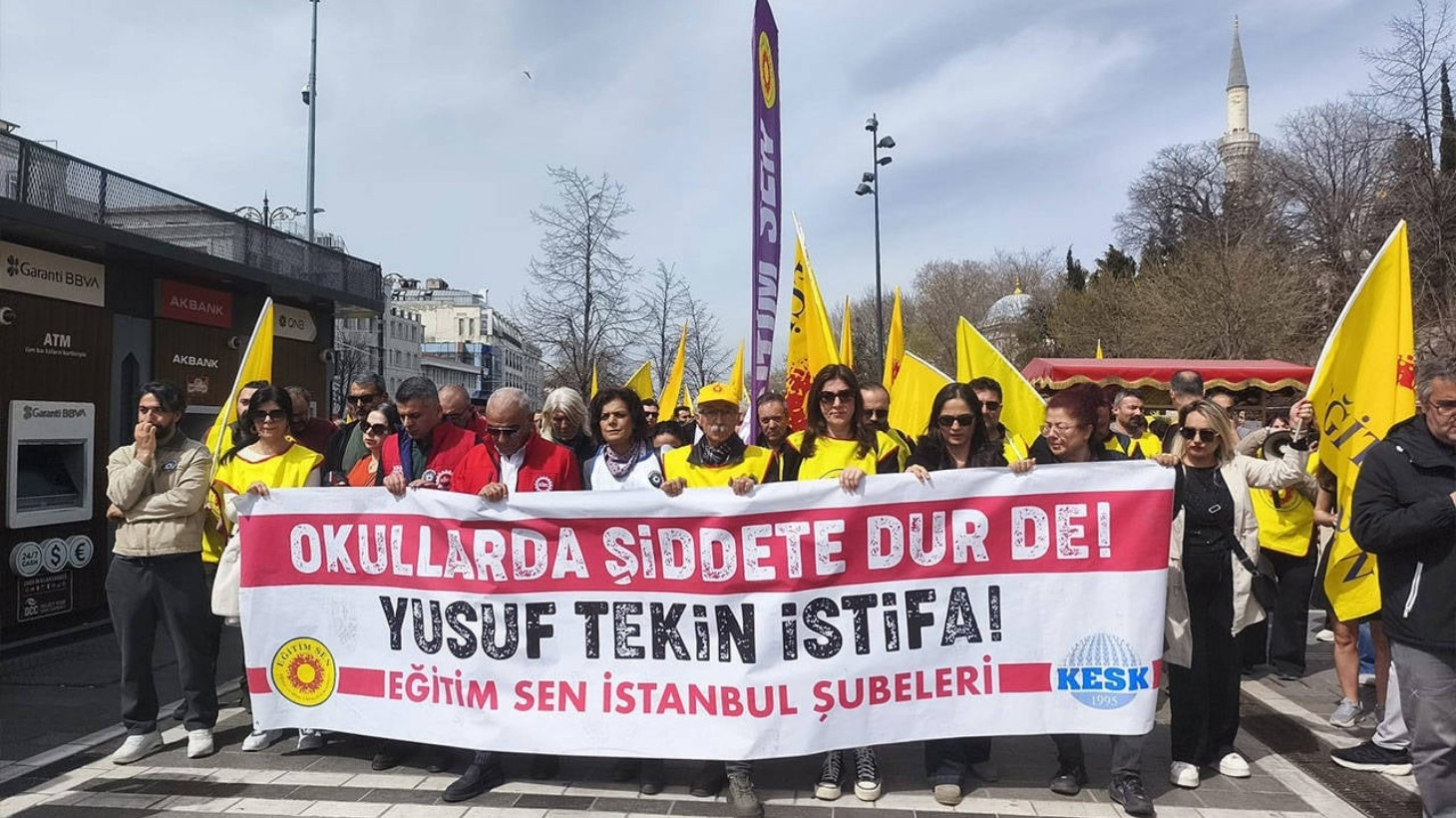 Eğitim-Sen’den İstanbul İl Milli Eğitim Müdürlüğü önünde açıklama: Yusuf Tekin istifa