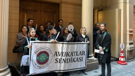 Avukatlar Sendikası'ndan İstanbul Barosu önünde basın açıklaması
