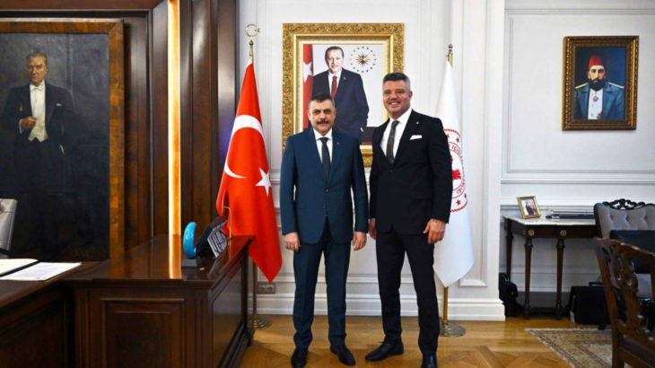 Bakan Çiftçi odasına Osmanlı Padişahı 2.Abdülhamid'in tablosunu astı