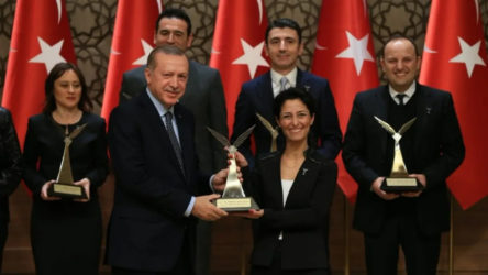 İBB operasyonunda gözaltına alınan Hancı, Erdoğan'ın elinden ödül amış