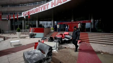Kılıçdaroğlu polis zoruyla tahliye edilen Genel Merkez'de bayramlaşma düzenleyecek