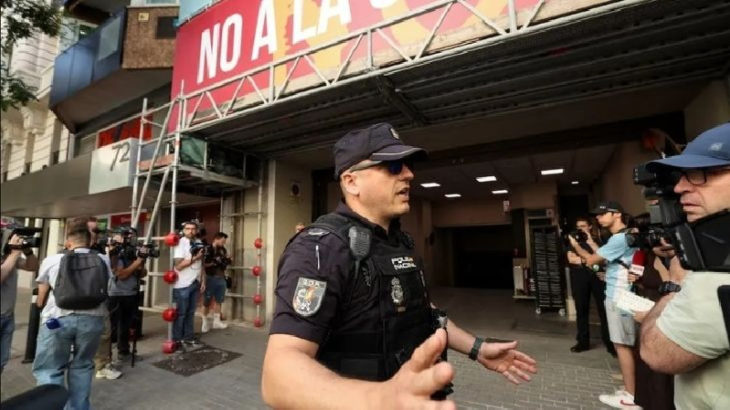 İspanya'da Başbakan Sanchez’in partisinin genel merkezini polis bastı