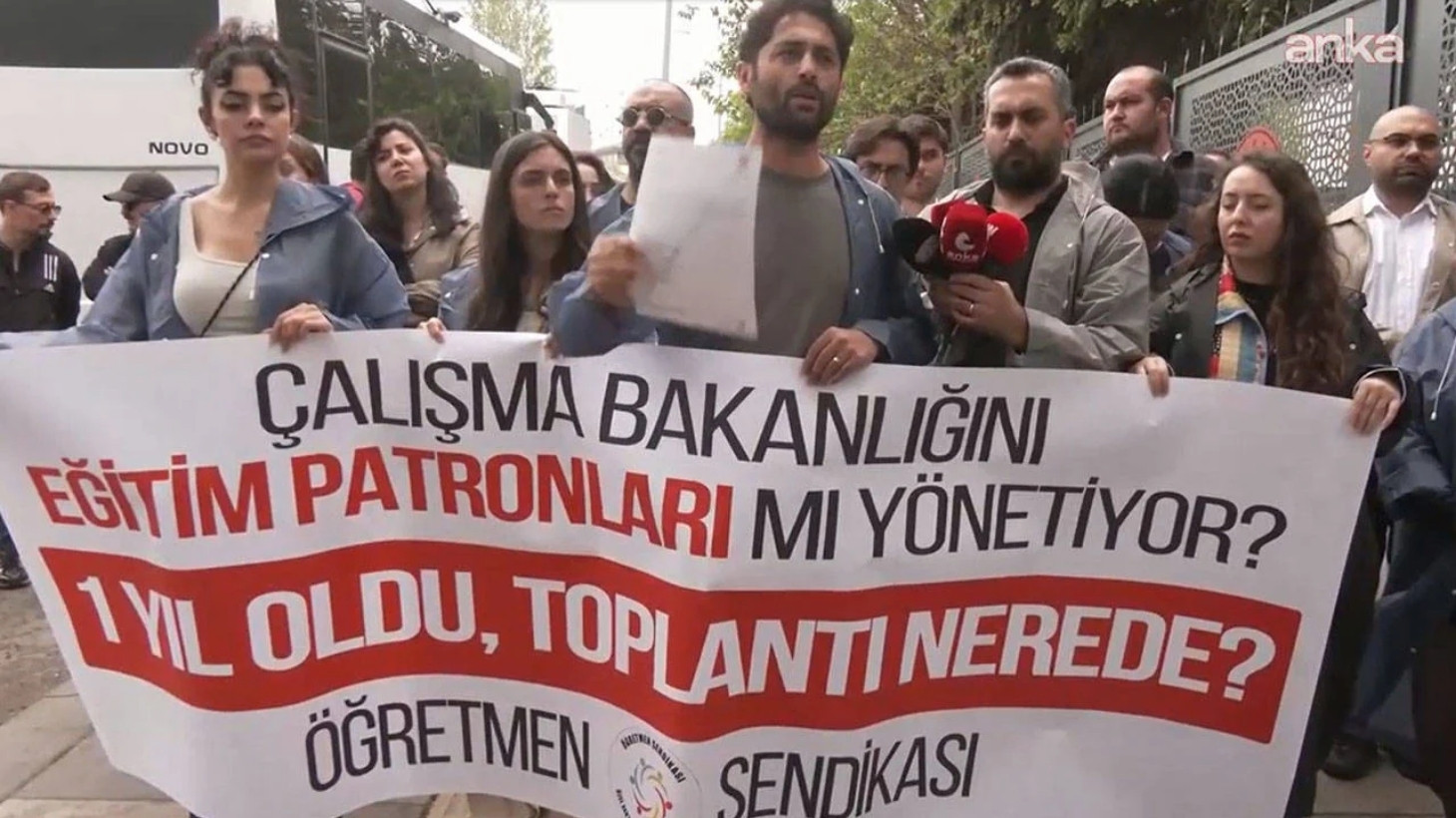 Açlık grevindeki öğretmenlere polis müdahalesi: Gözaltılar var!